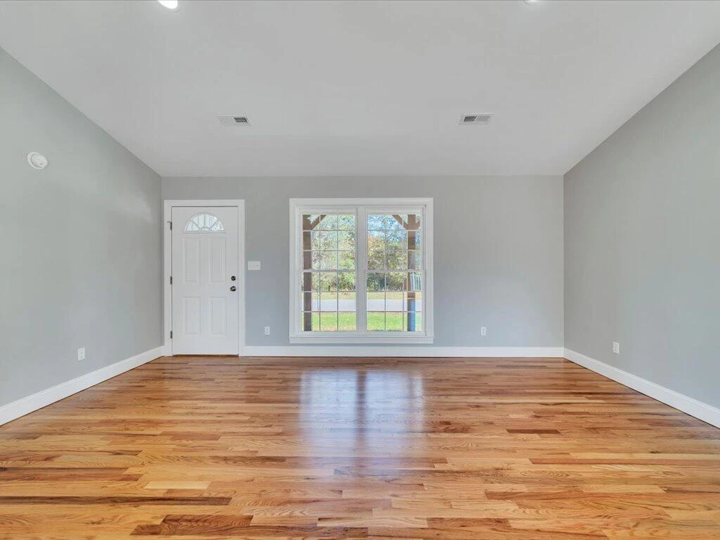 1100 Oakgrove AVE - Photo 6