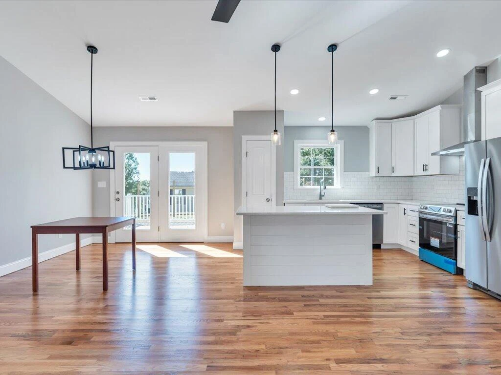 1100 Oakgrove AVE - Photo 7