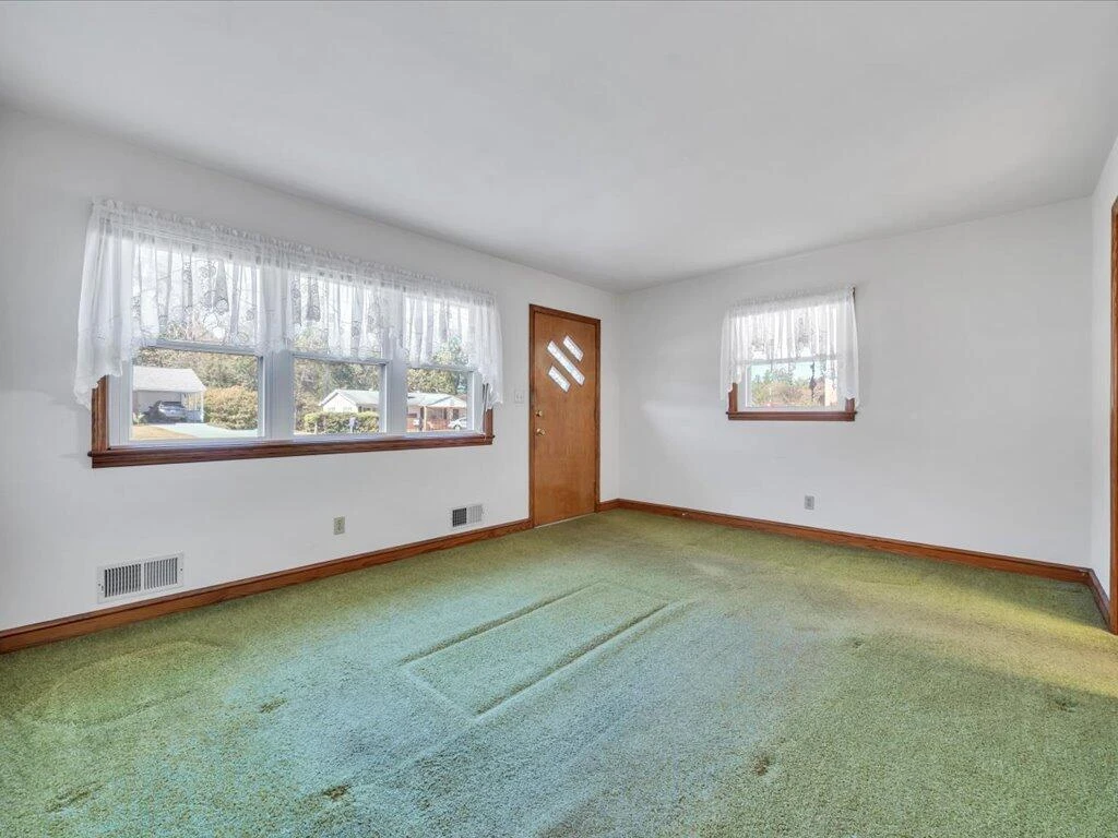 611 Murphy RD - Photo 2