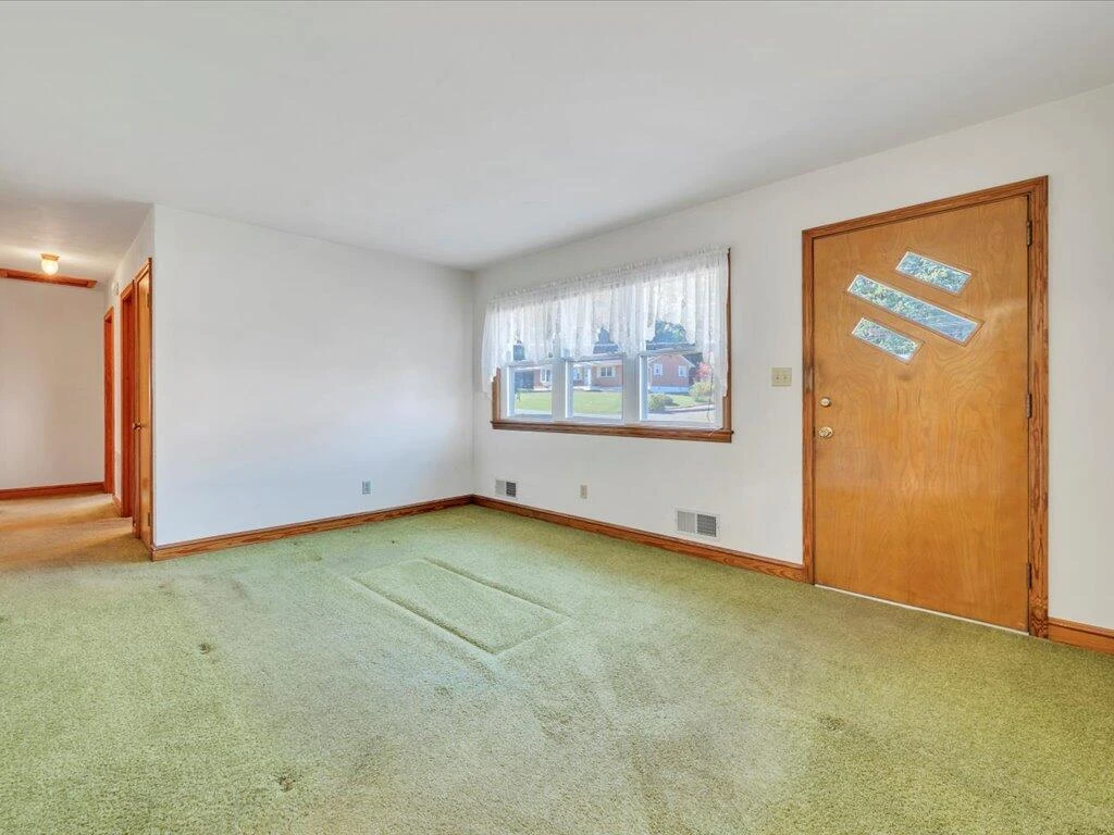 611 Murphy RD - Photo 3