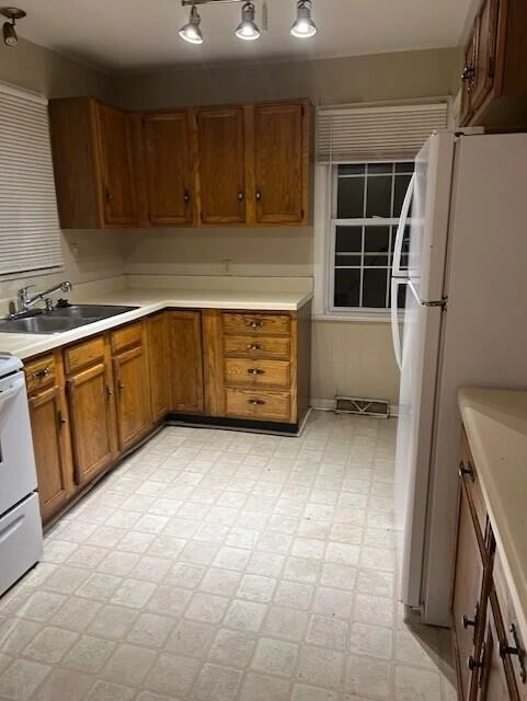 2518 Ravenwood AVE NW - Photo 4