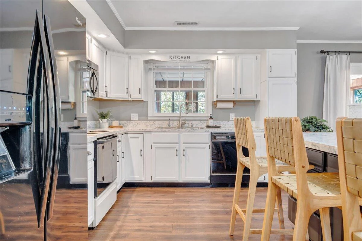 123 N Oakwood RD - Photo 13