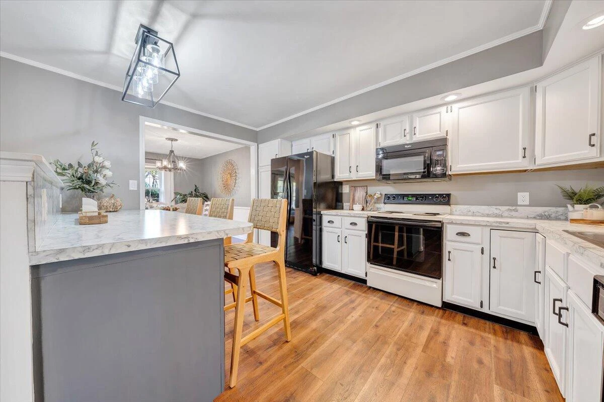 123 N Oakwood RD - Photo 15