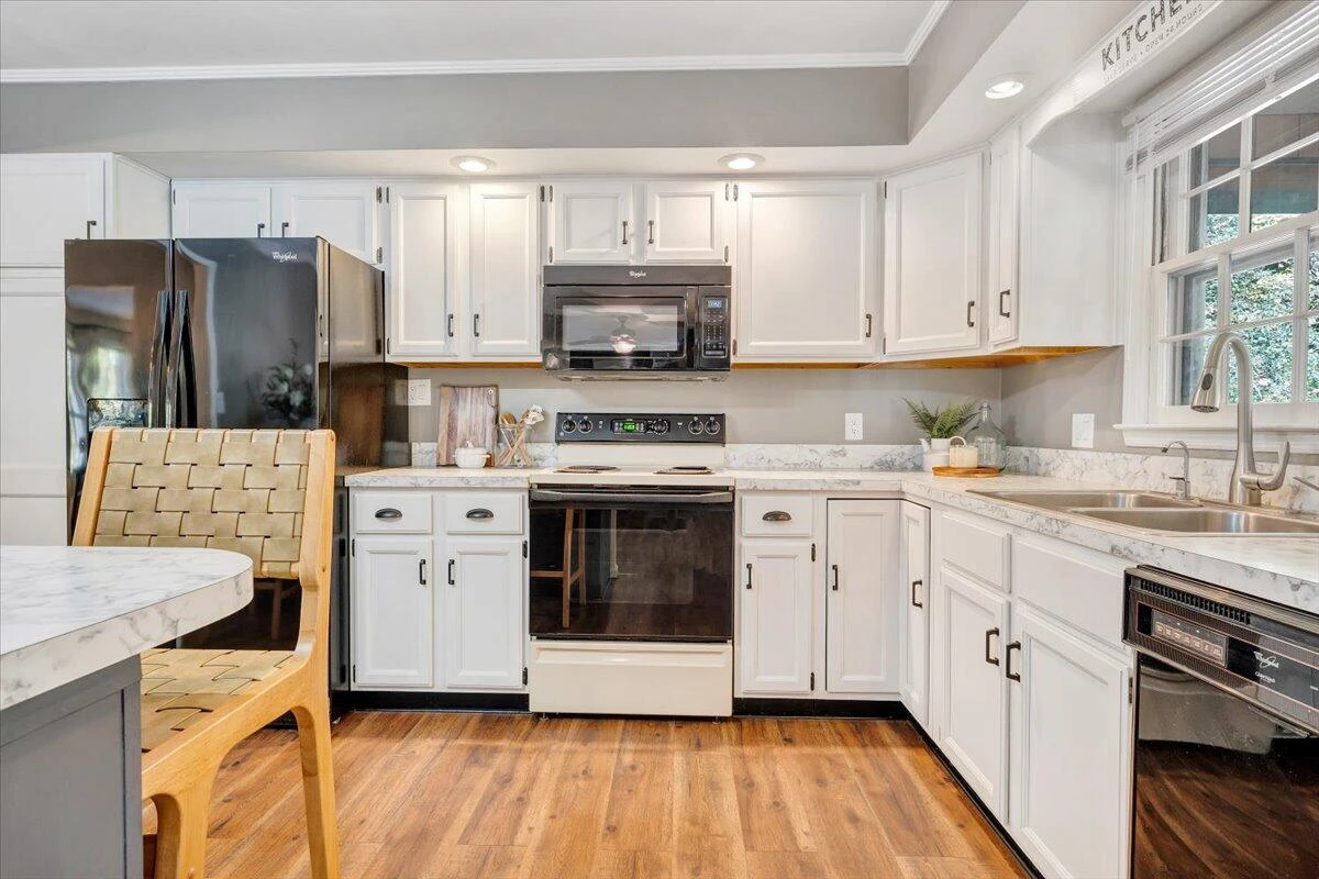 123 N Oakwood RD - Photo 16