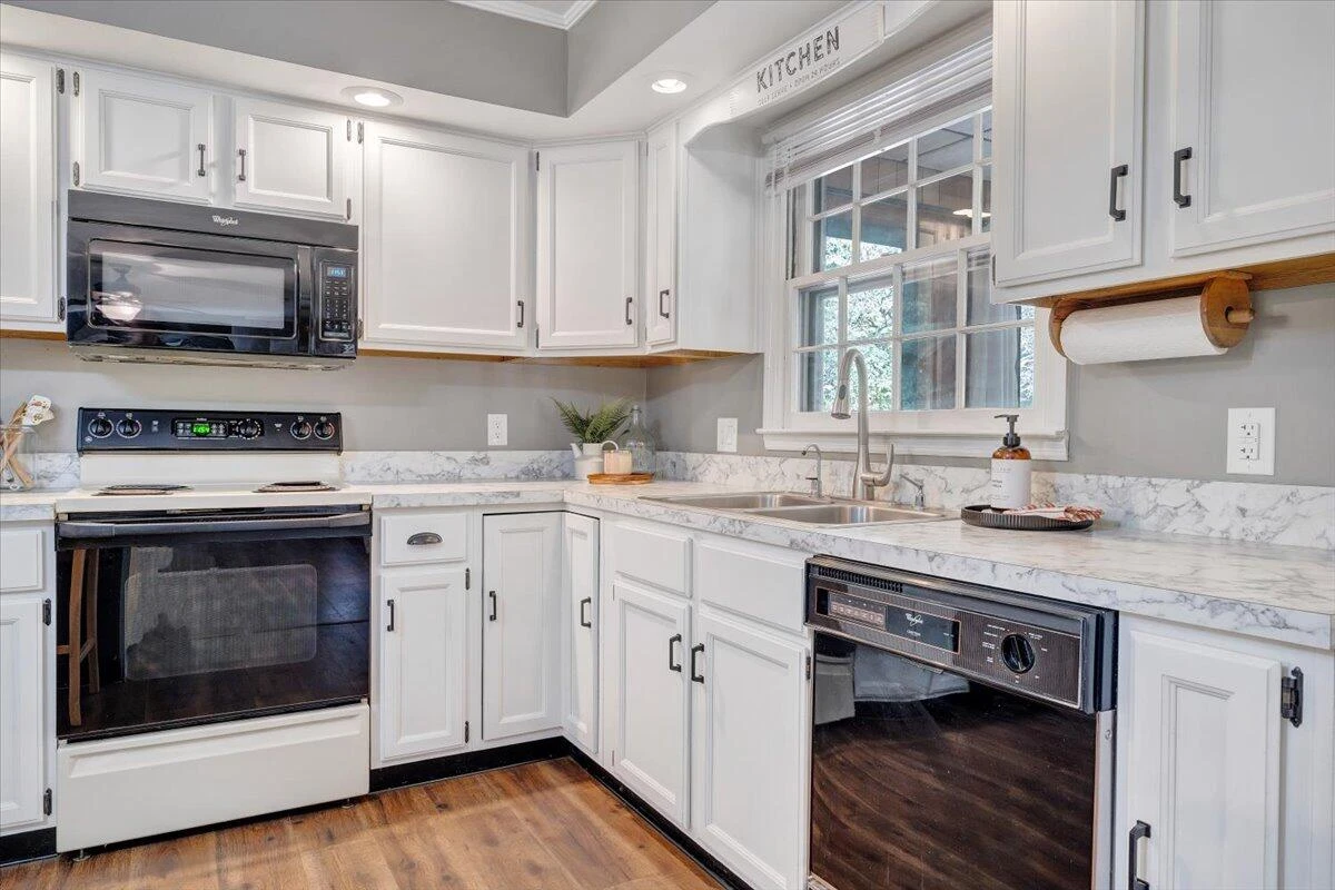 123 N Oakwood RD - Photo 17