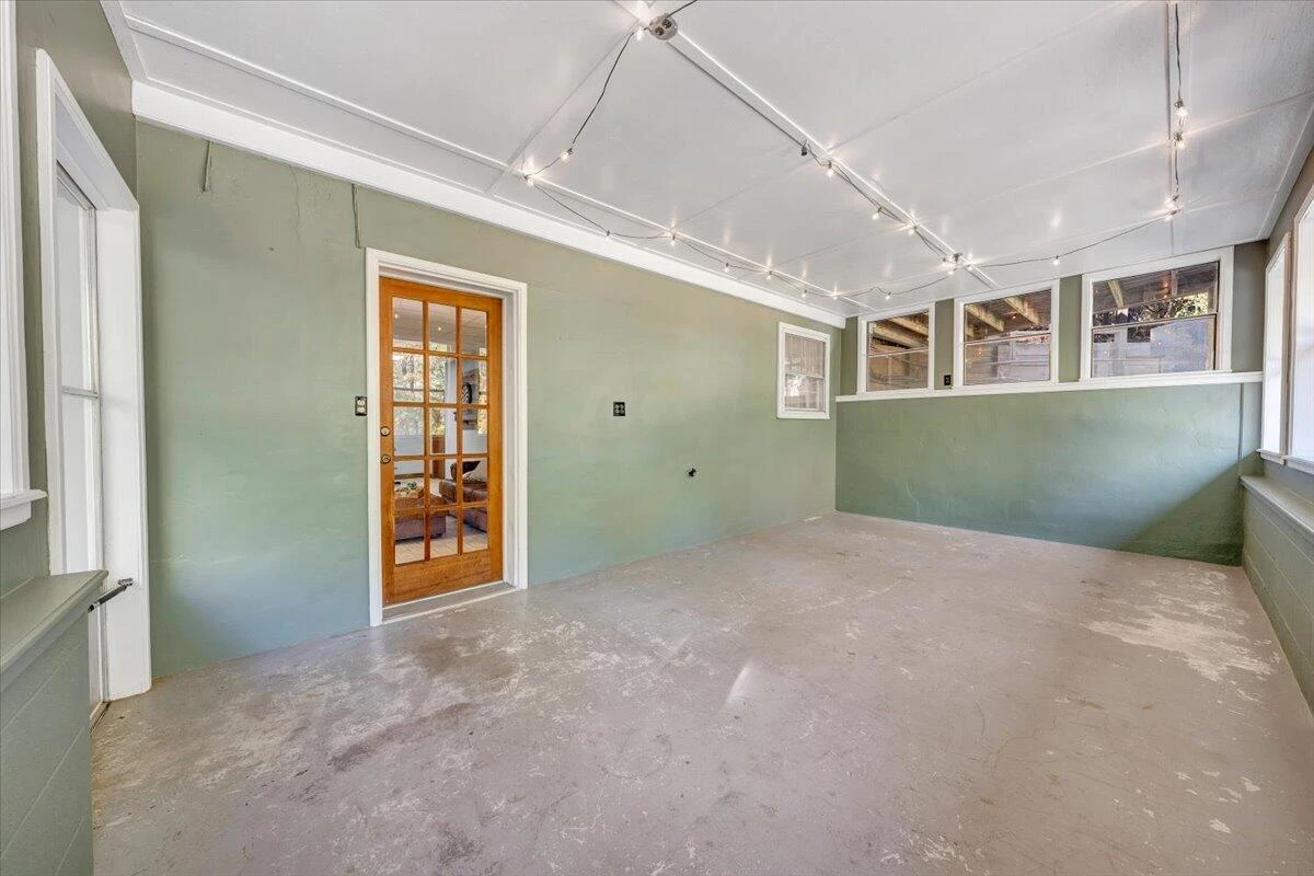 123 N Oakwood RD - Photo 41