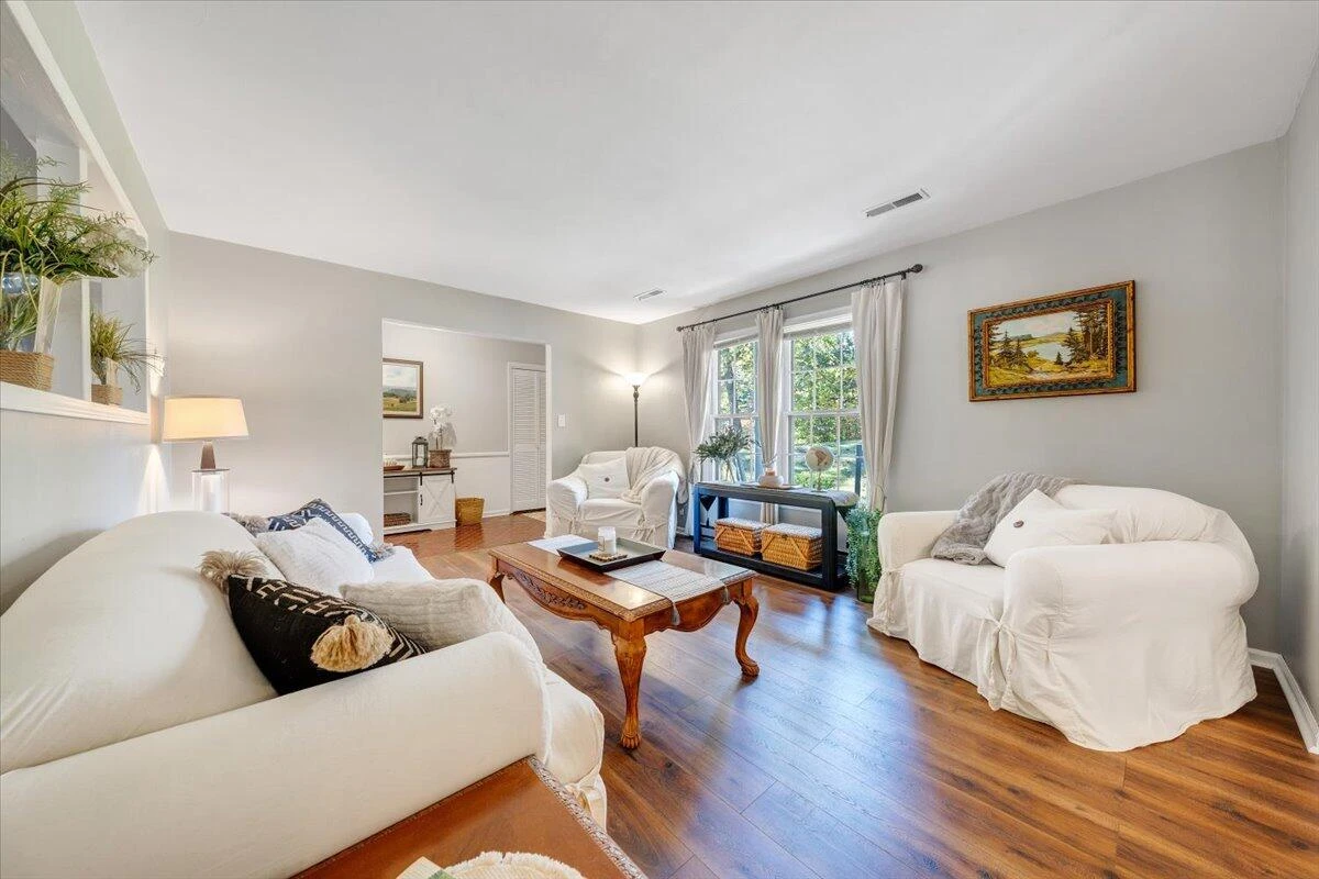 123 N Oakwood RD - Photo 8