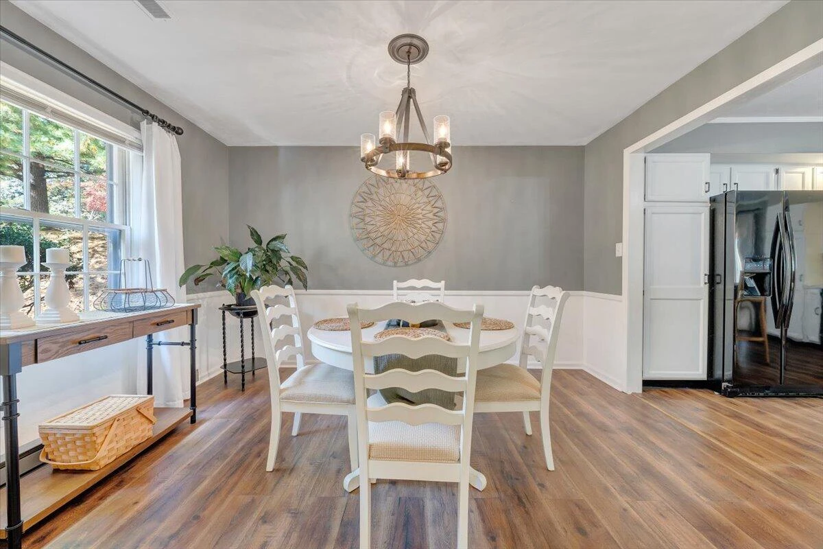 123 N Oakwood RD - Photo 9