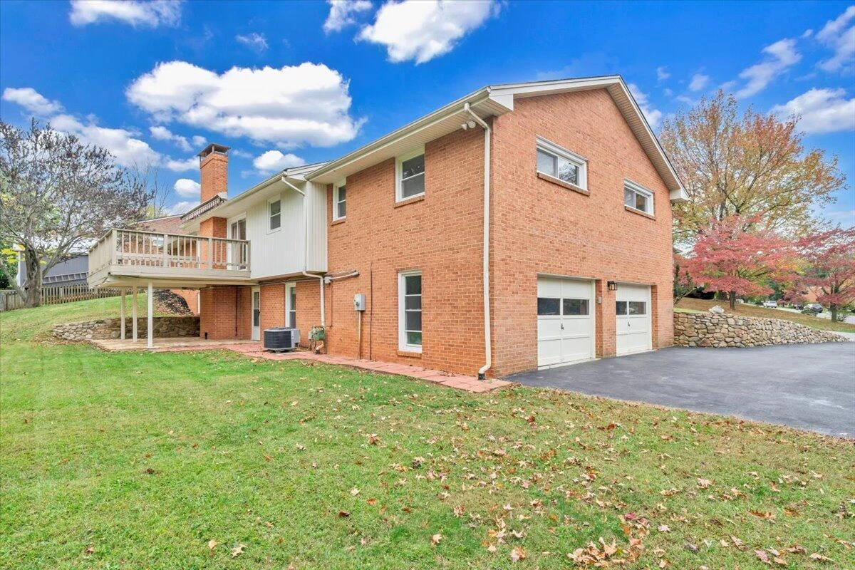 1943 Maylin DR - Photo 37