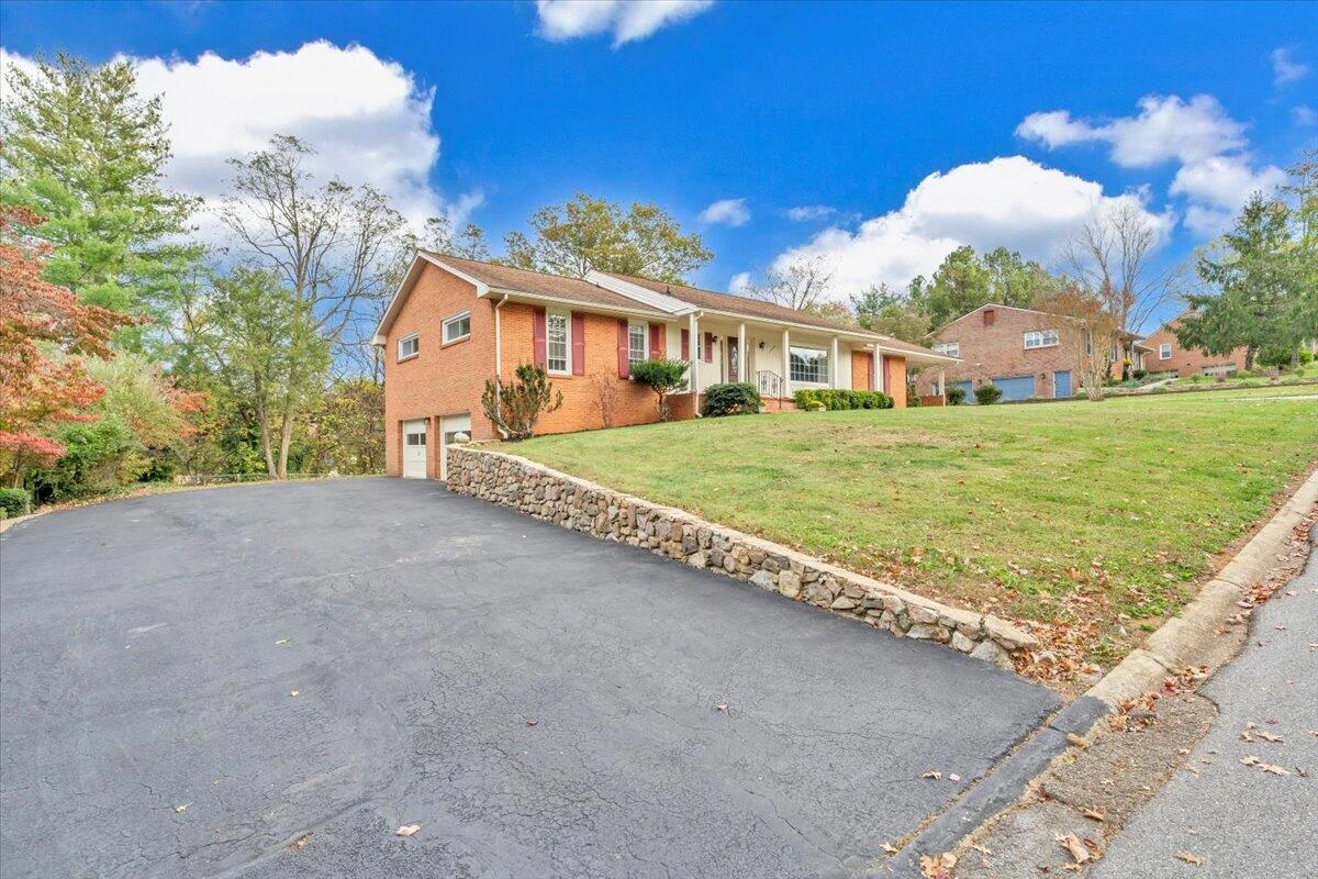 1943 Maylin DR - Photo 38