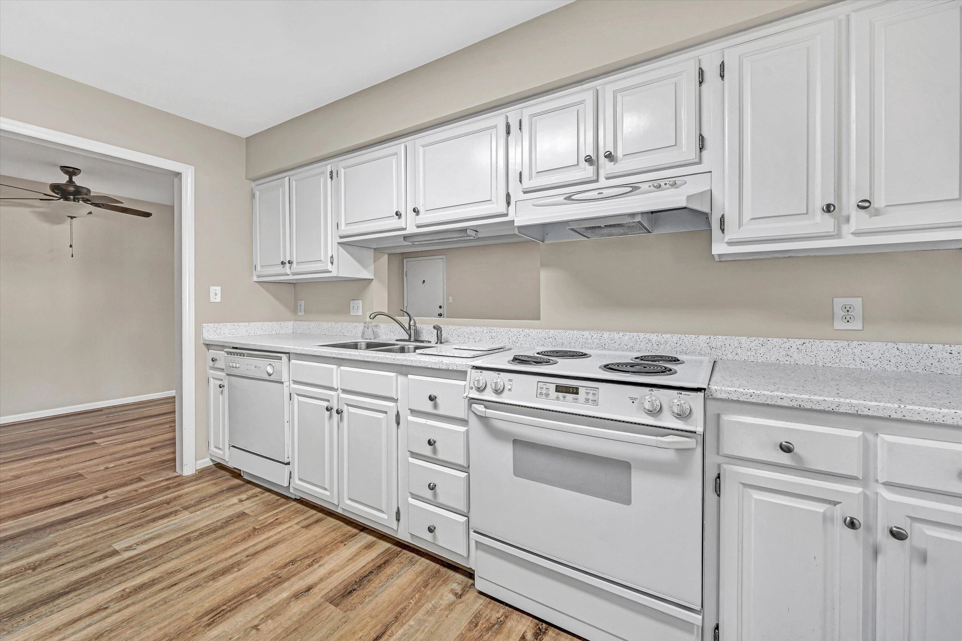 2405 Carriage House CT - Photo 10