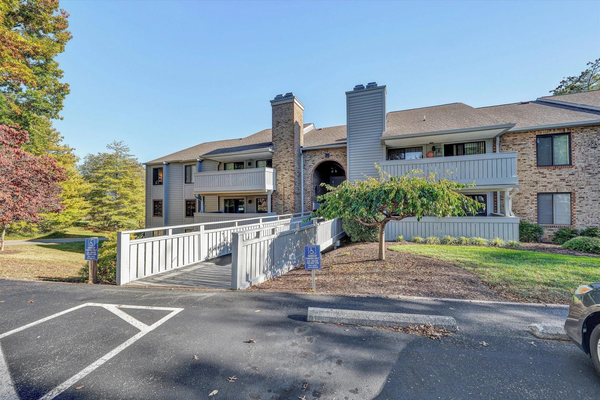 2405 Carriage House CT - Photo 2