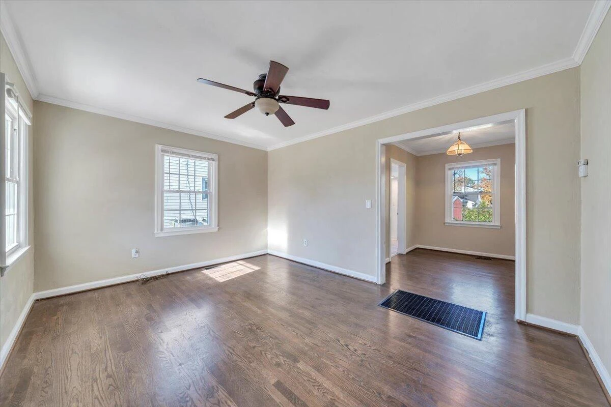 128 Courtney AVE NE - Photo 10