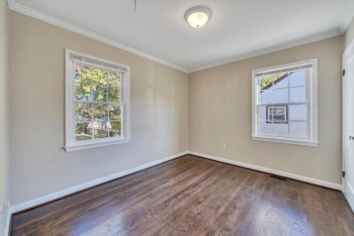 128 Courtney AVE NE - Photo 17