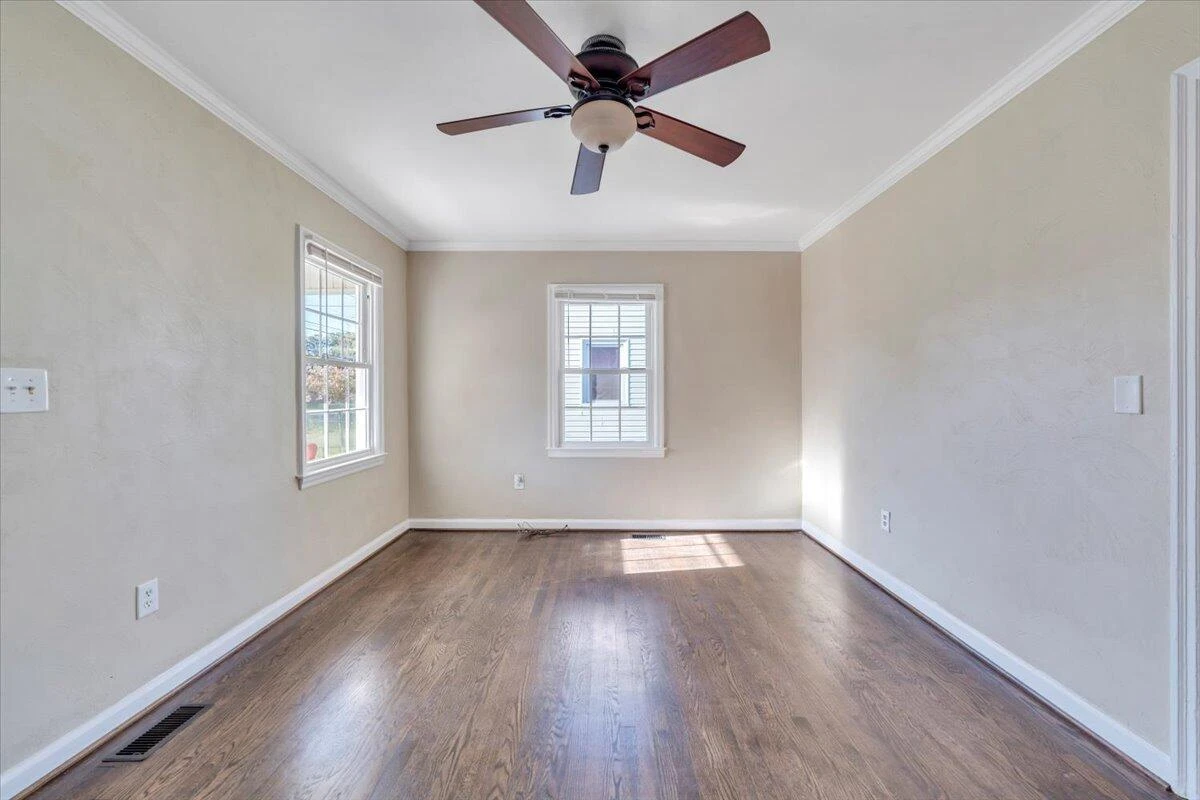 128 Courtney AVE NE - Photo 20