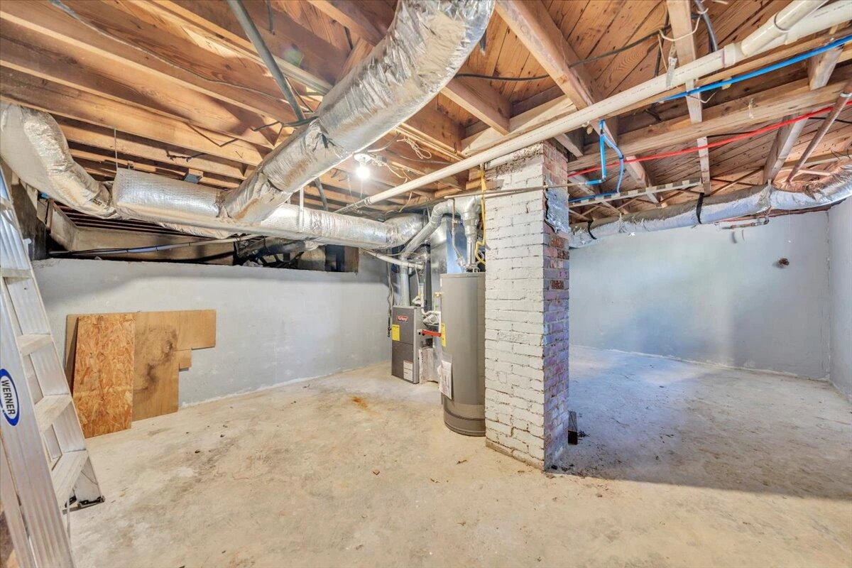 128 Courtney AVE NE - Photo 21