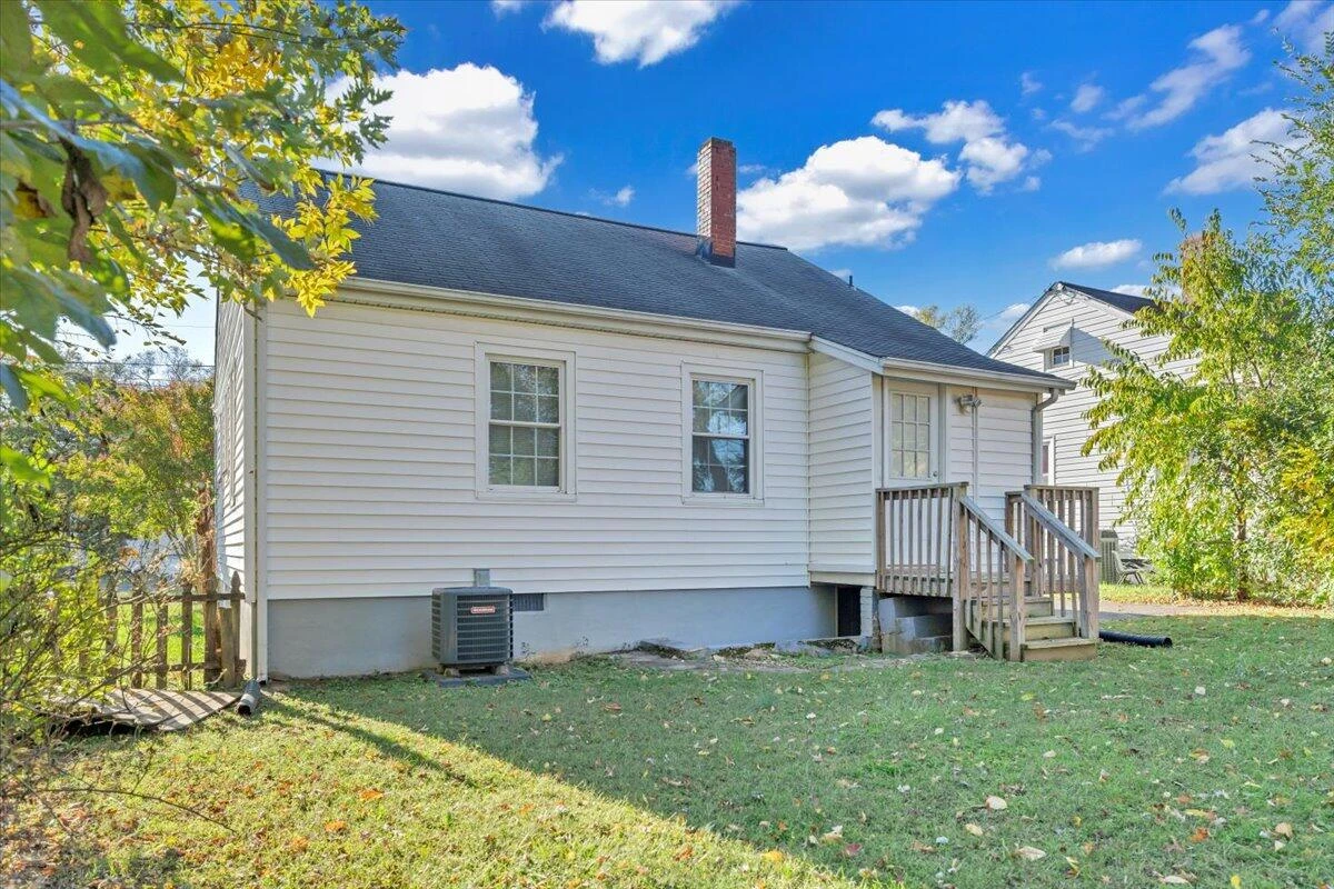 128 Courtney AVE NE - Photo 24