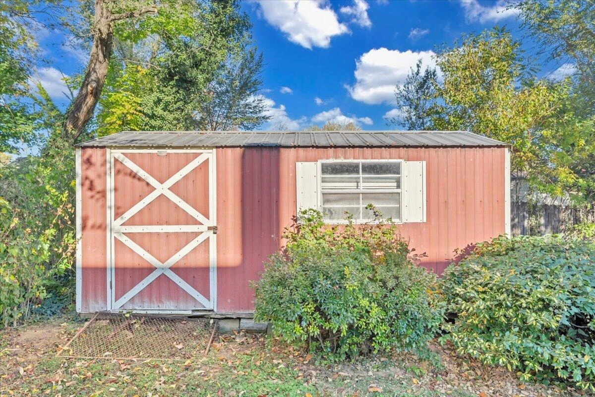 128 Courtney AVE NE - Photo 25