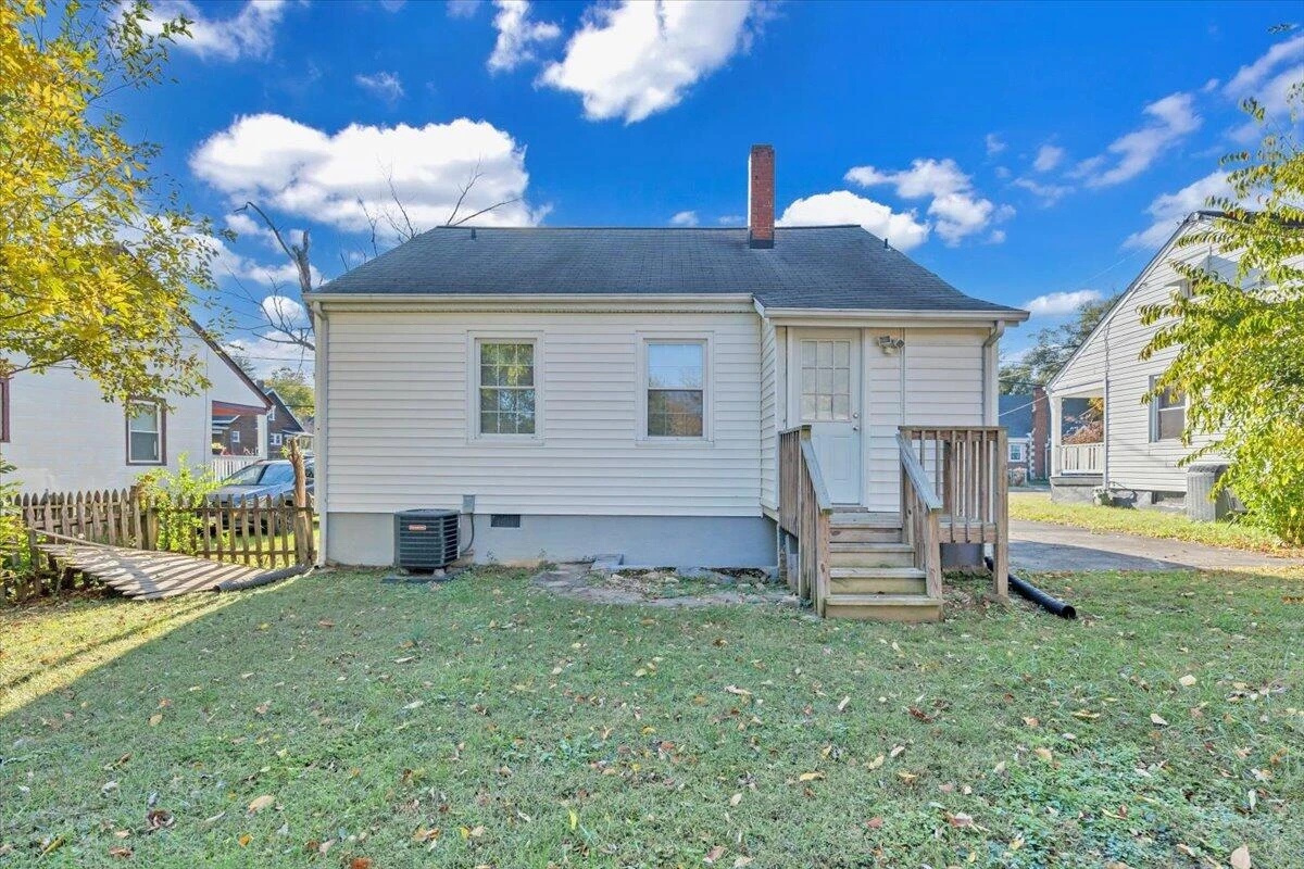 128 Courtney AVE NE - Photo 26