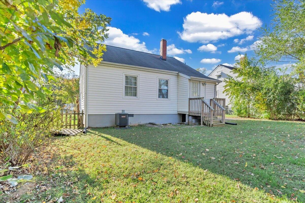 128 Courtney AVE NE - Photo 27