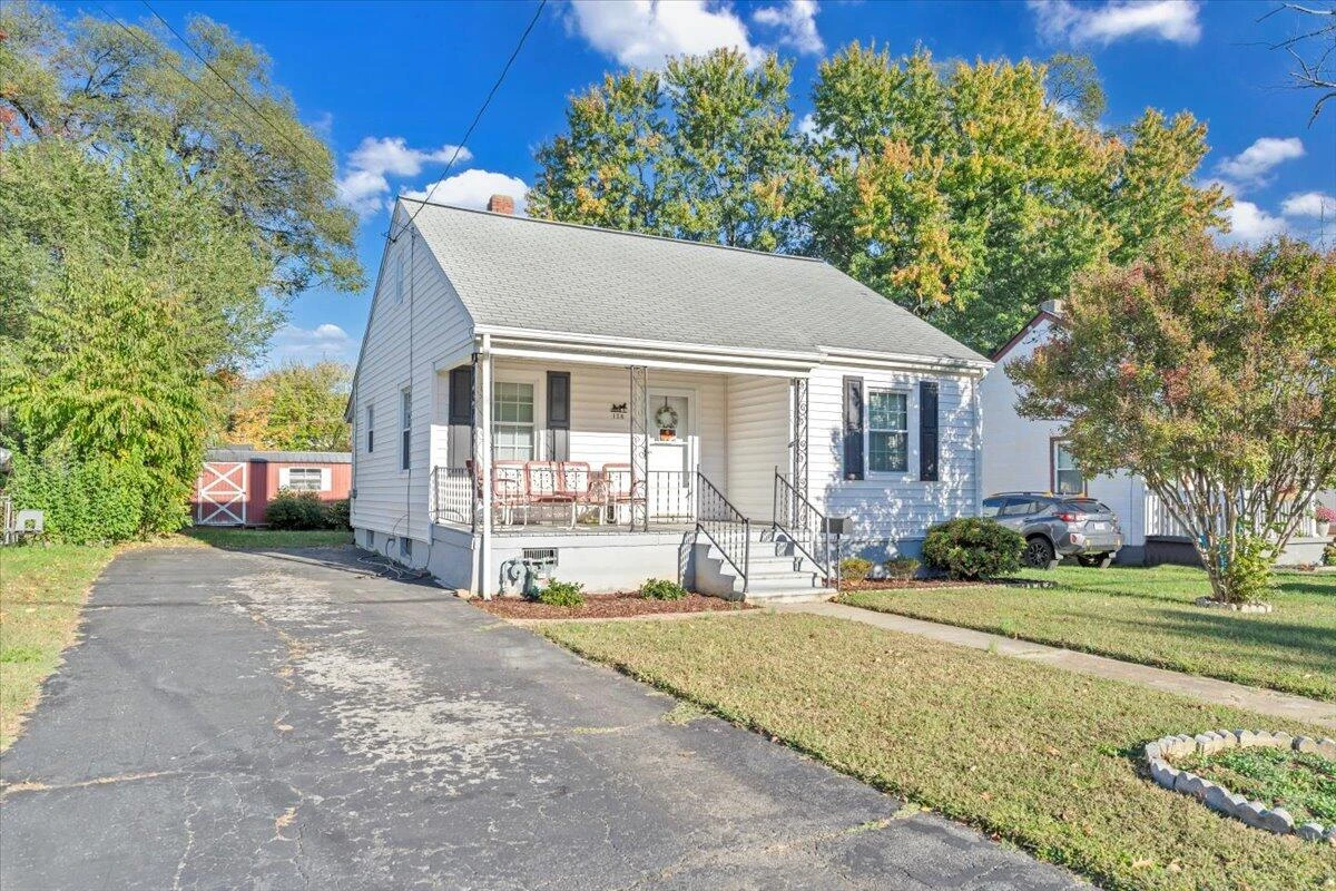 128 Courtney AVE NE - Photo 4