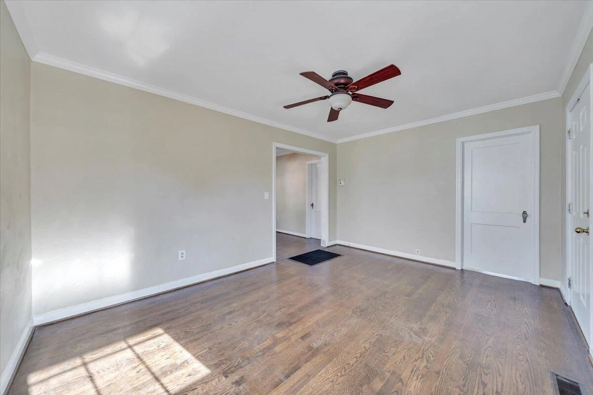 128 Courtney AVE NE - Photo 7