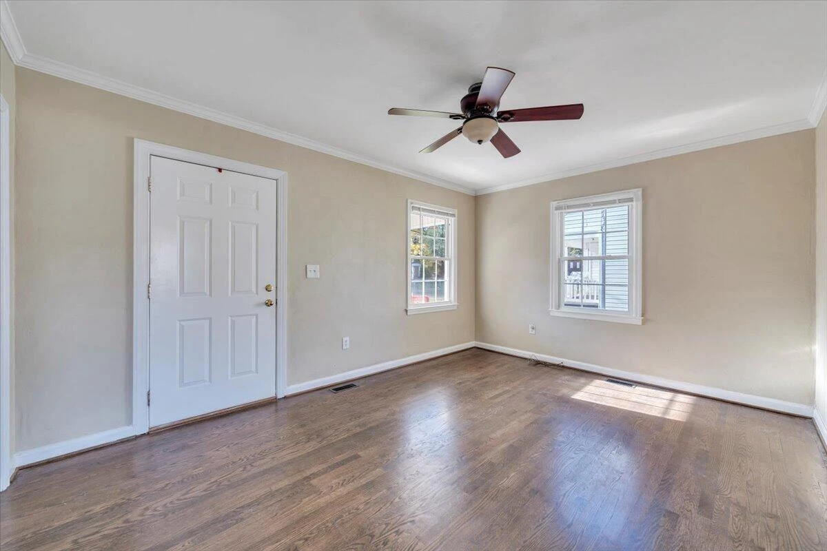 128 Courtney AVE NE - Photo 8