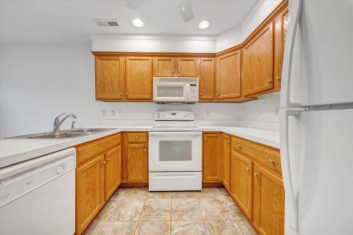 4558 Colonial Place DR - Photo 5