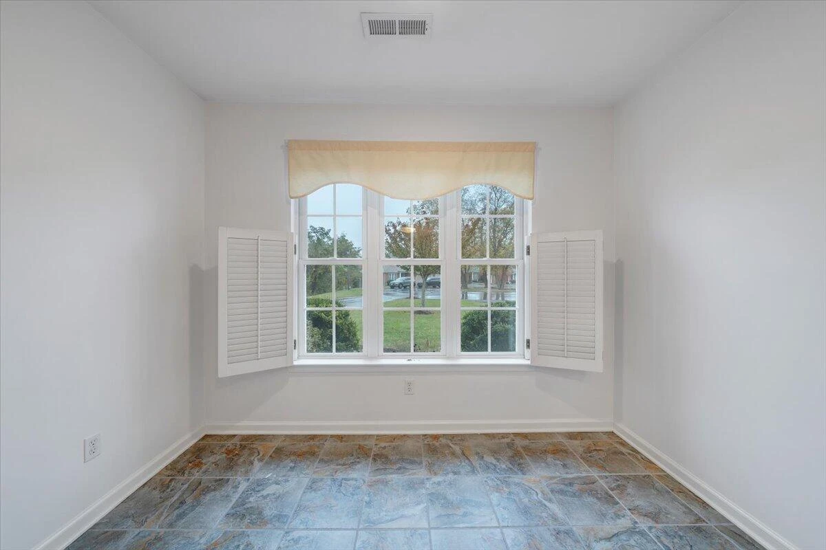 4558 Colonial Place DR - Photo 7