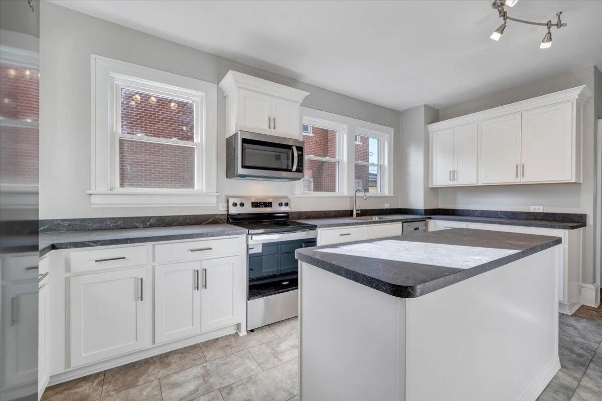 2027 Dale AVE SE - Photo 11