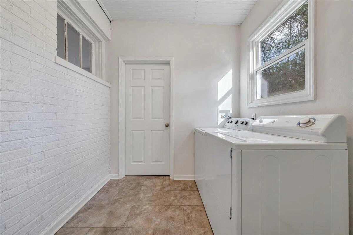 2027 Dale AVE SE - Photo 13