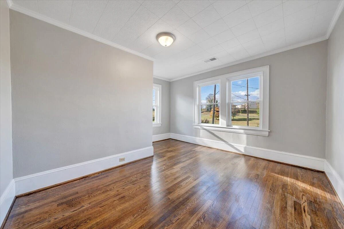 2027 Dale AVE SE - Photo 15
