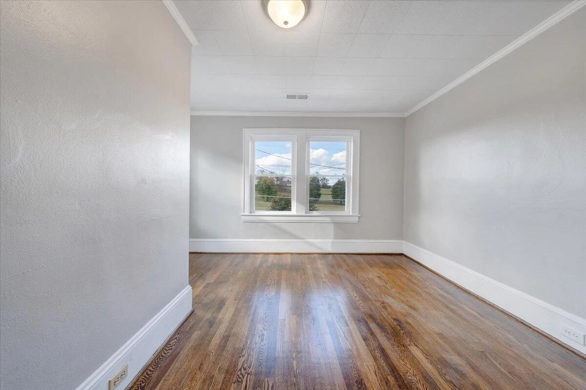 2027 Dale AVE SE - Photo 16