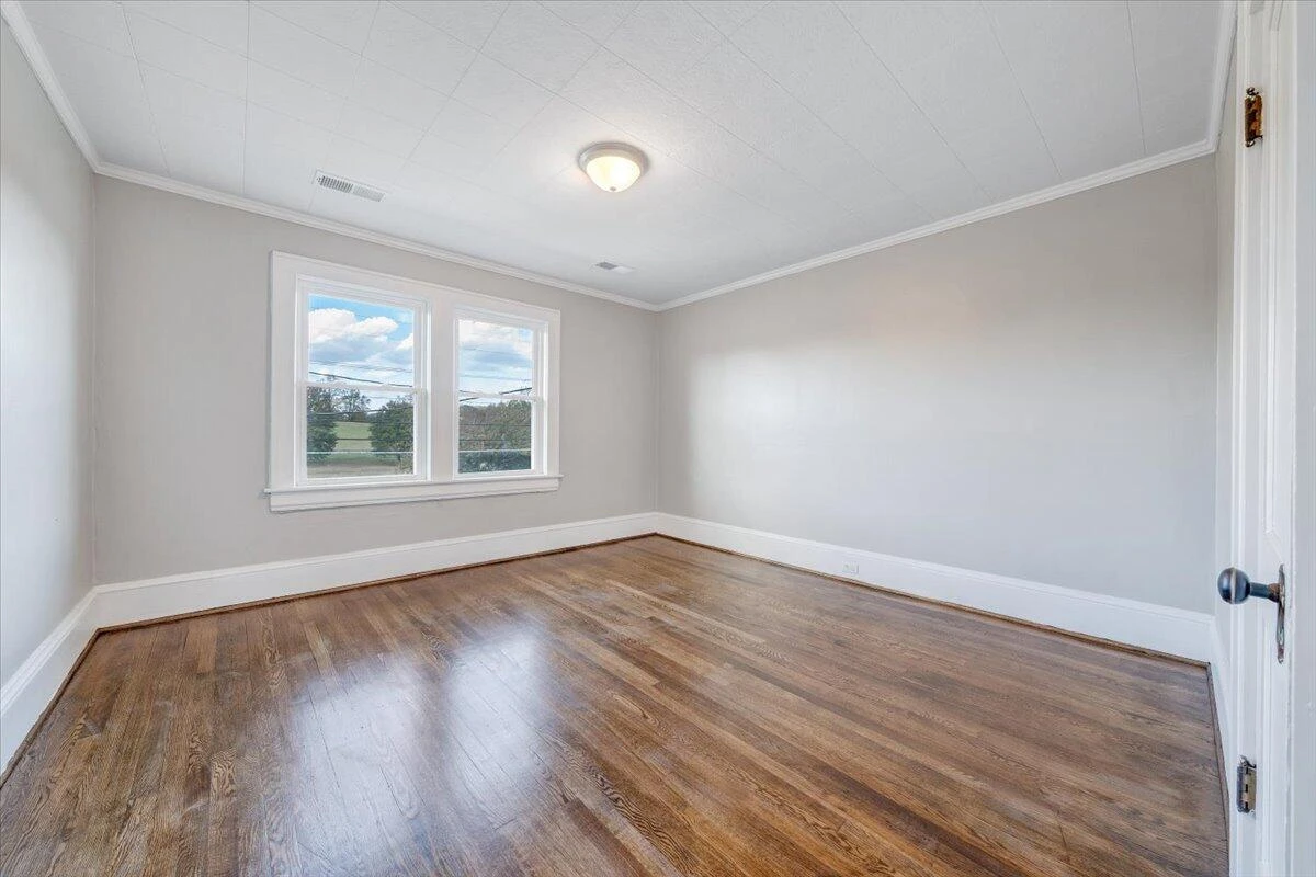 2027 Dale AVE SE - Photo 17