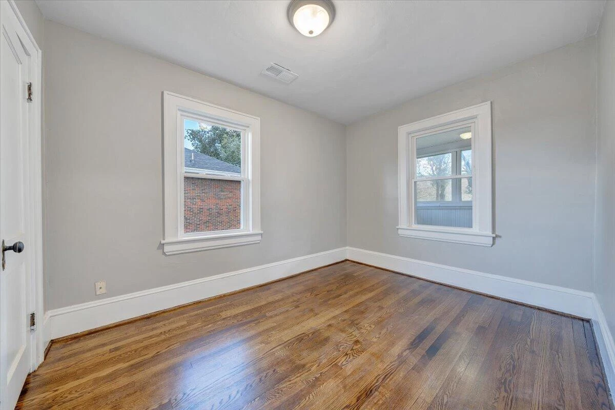 2027 Dale AVE SE - Photo 18