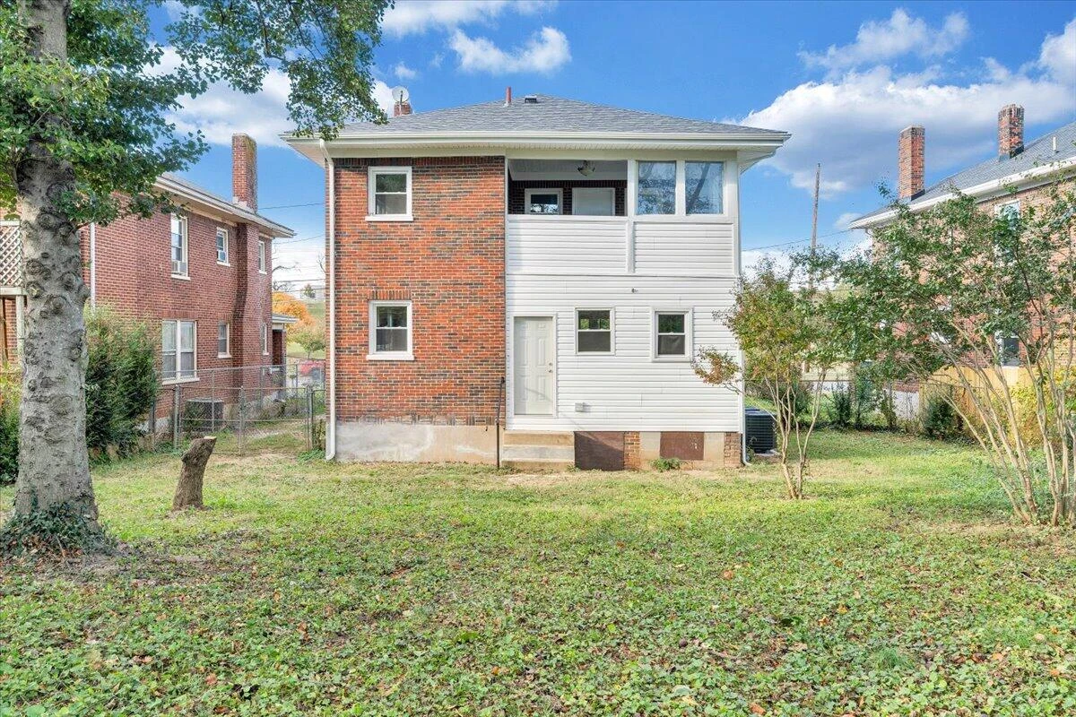 2027 Dale AVE SE - Photo 27