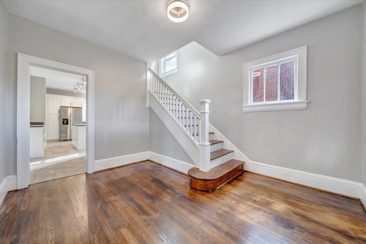 2027 Dale AVE SE - Photo 3