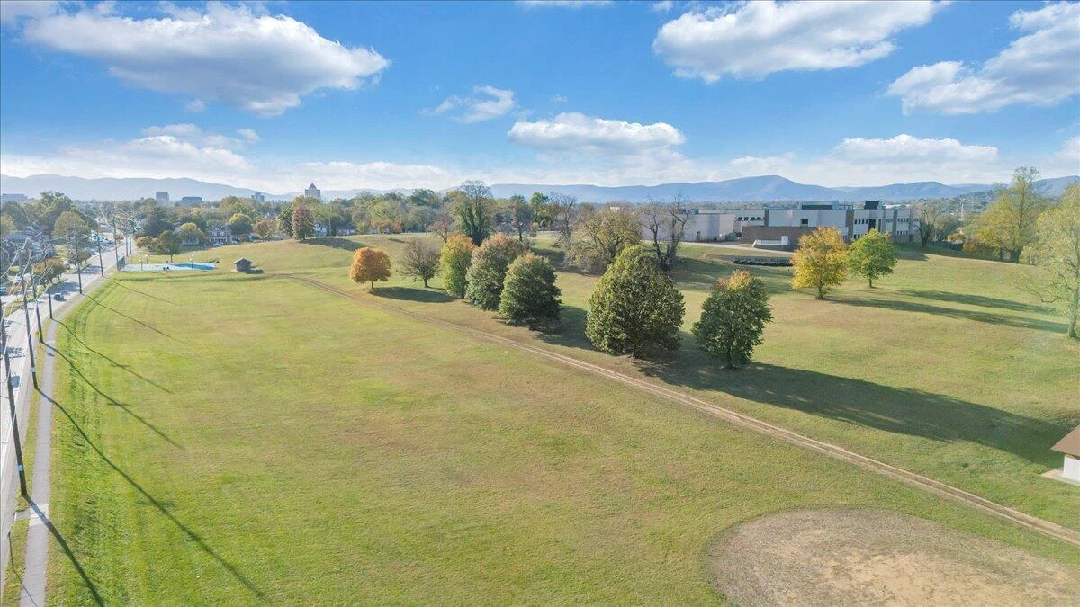 2027 Dale AVE SE - Photo 36