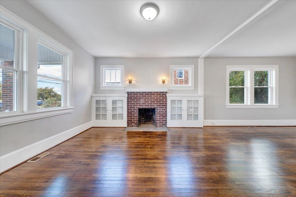 2027 Dale AVE SE - Photo 4