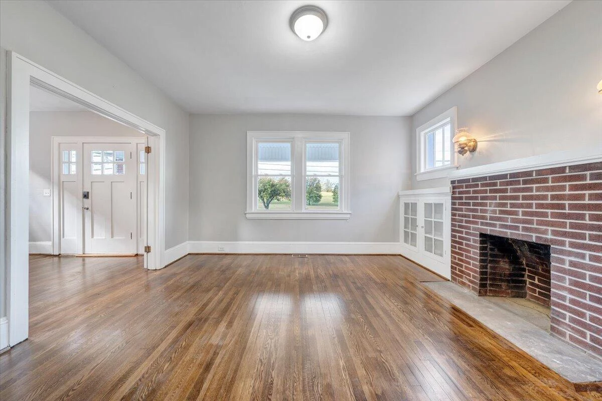 2027 Dale AVE SE - Photo 5