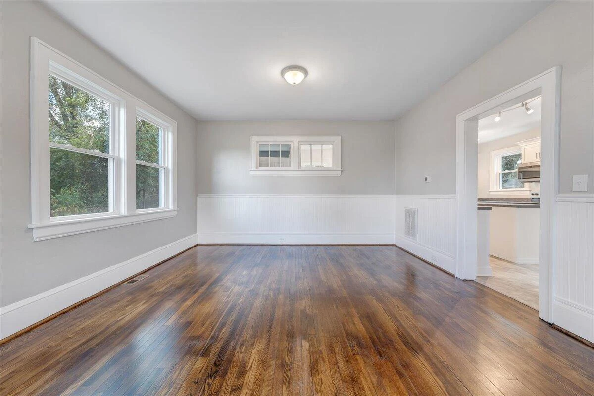 2027 Dale AVE SE - Photo 6
