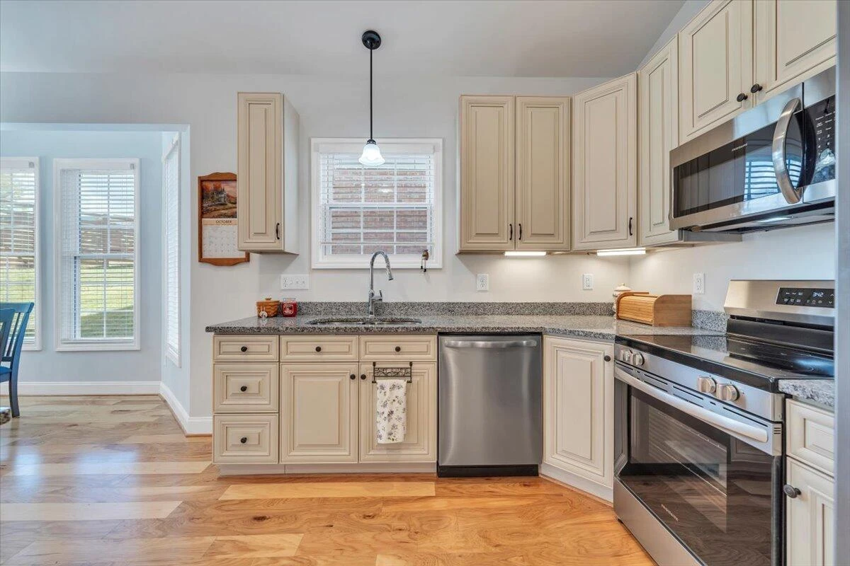 1217 Trafalgar DR - Photo 8