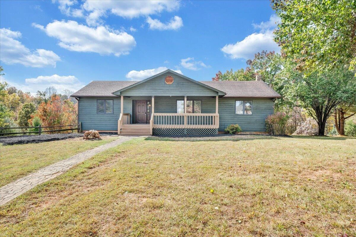 1296 Three Oaks RD