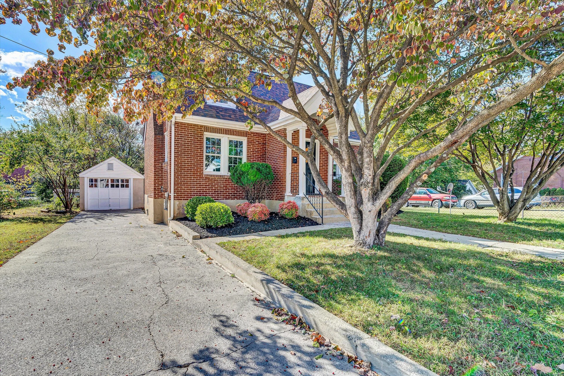 3144 Roundhill AVE NW - Photo 2