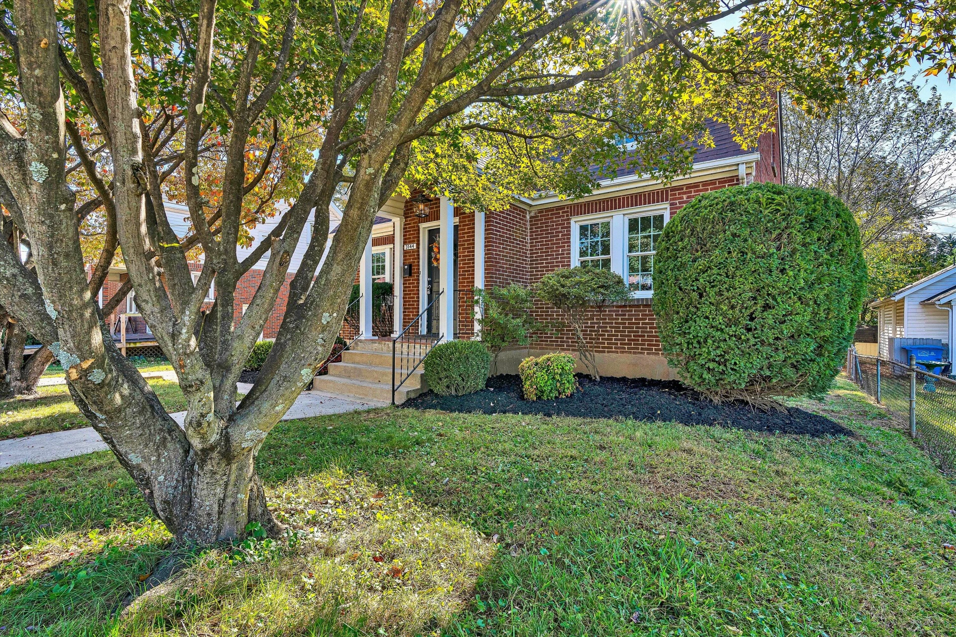 3144 Roundhill AVE NW - Photo 3