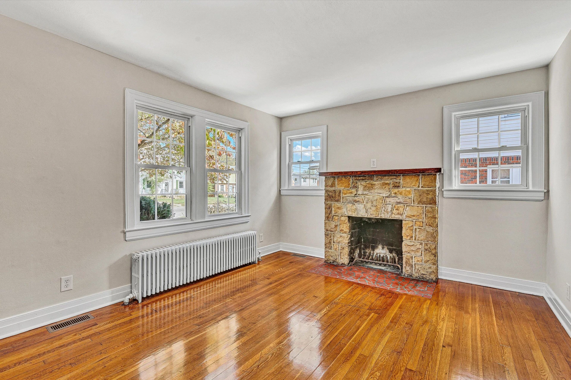 3144 Roundhill AVE NW - Photo 7