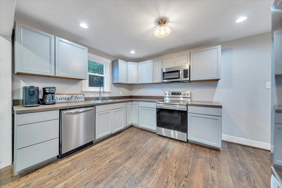 1712 Main ST SW - Photo 16
