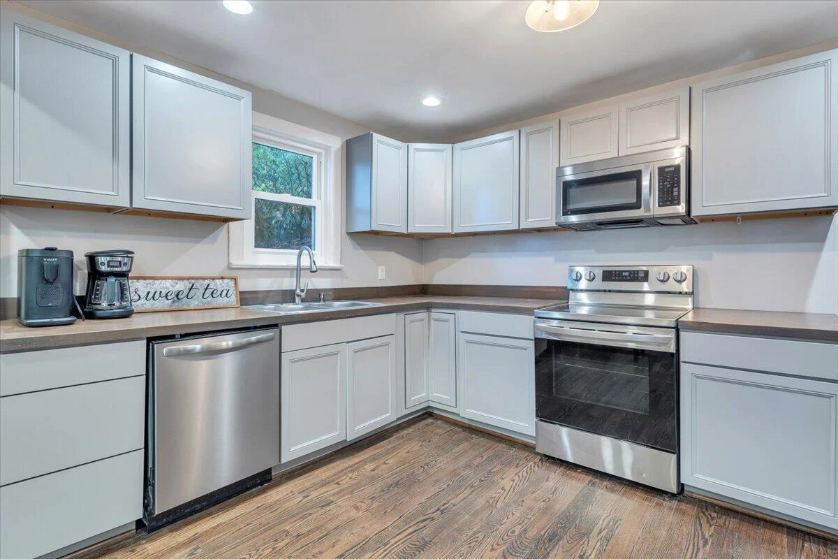 1712 Main ST SW - Photo 17