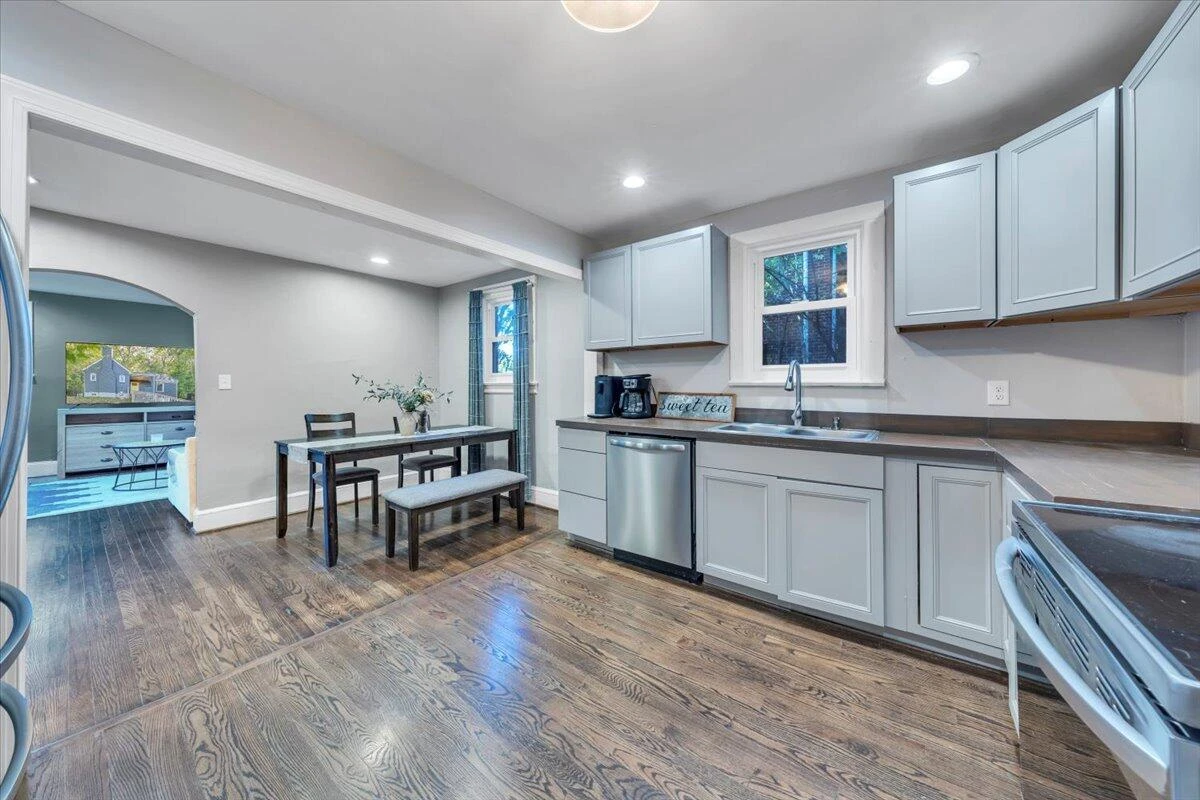 1712 Main ST SW - Photo 18