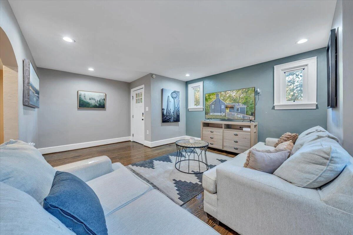 1712 Main ST SW - Photo 9